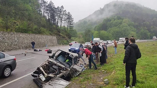 Tünel çıkışında Feci kaza, 3 ölü