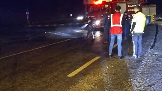 Kavşakta kaza, iki araç çarpıştı