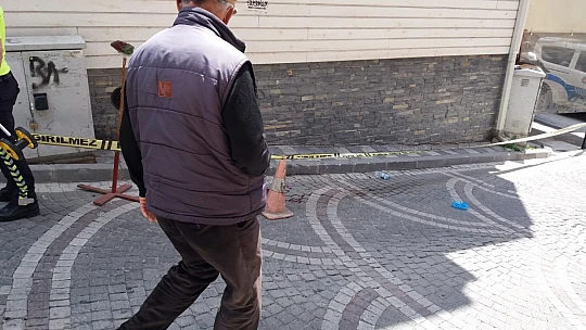 Kamyonet yayaya çarptı