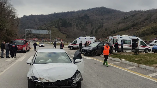 Kurucaşile yolunda kaza, 7 yaralı