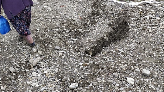 Heyelan sonrası yol ulaşıma kapandı