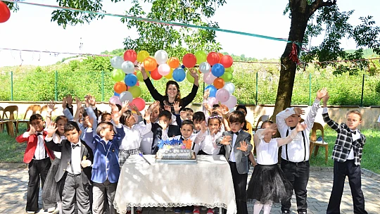 Minik öğrencilerden okuma şenliği