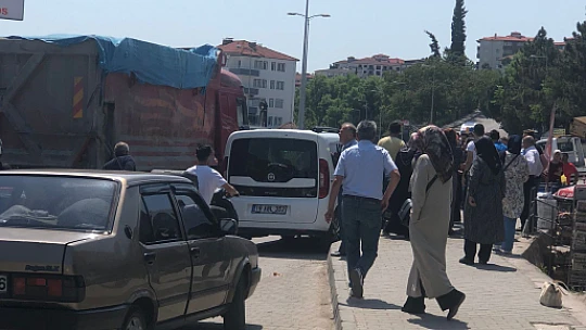 Çatmaca'da kaza, trafik tıkandı