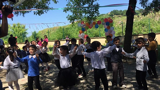 Minik öğrencilerden okuma şenliği