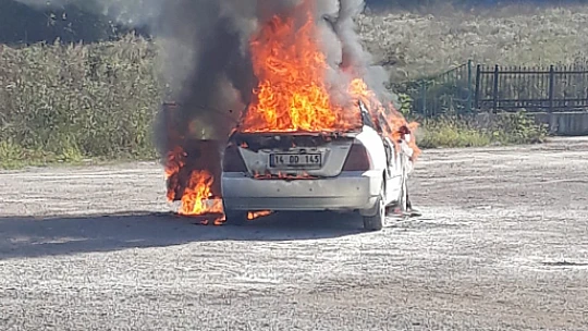 Alev alan Otomobilde patlama sesleri