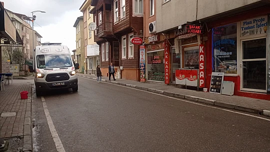 Evinde hareketsiz halde bulundu