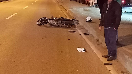 İki kişi yola savruldu