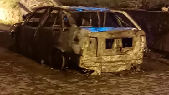 Otomobil bir anda yanmaya başladı