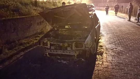 Otomobil bir anda yanmaya başladı