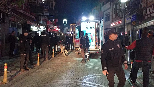 Çarşıda bıçaklı kavga
