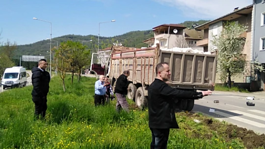 İki ağır vasıta çarpıştı