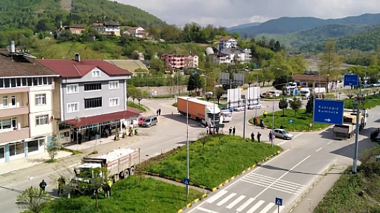 İki ağır vasıta çarpıştı