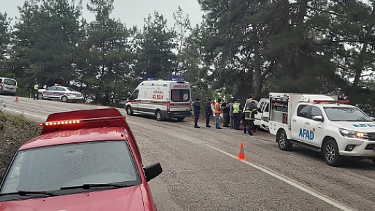 Kaza yapan sürücü sıkıştı