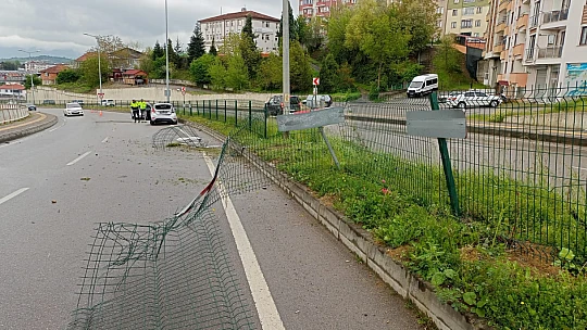 Otomobil karşı şeride geçti