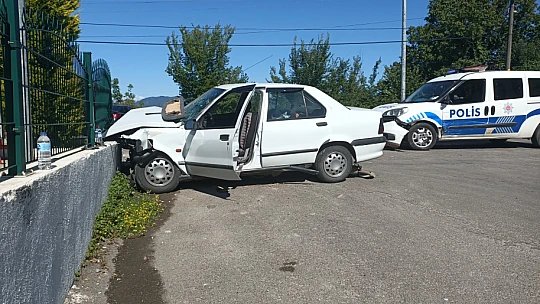 Bartın'da sıkışmalı kaza