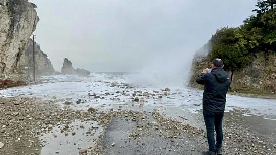 Amasra'da şiddetli fırtınada tekne battı