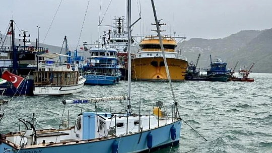 Amasra'da şiddetli fırtınada tekne battı