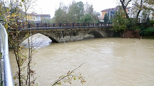 Irmakta su seviyesi 5 metre yükseldi