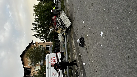 Feci kazada araç ikiye bölündü