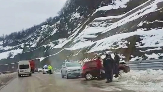 İki araç çarpıştı