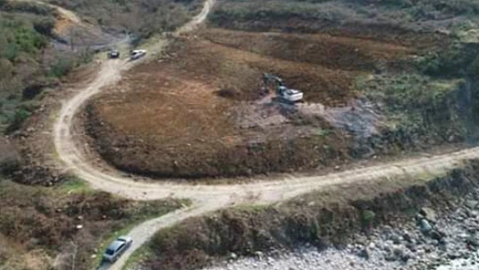 Kaçak villalar yıkıldı