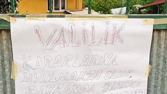 Bahçe kapısına öyle bir yazı yazdı ki