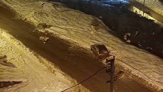 Çöp Konteynerine çarpıp kara saplandı