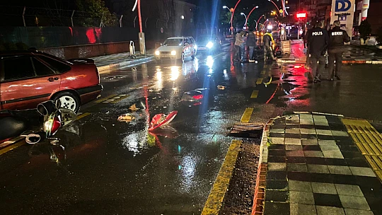 Akaryakıt istasyonu önünde kaza