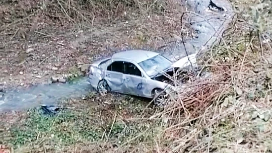Otomobil dereye uçtu