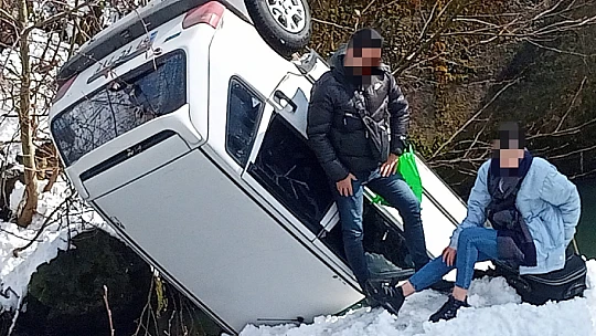 Son dakika, otomobil dereye uçtu