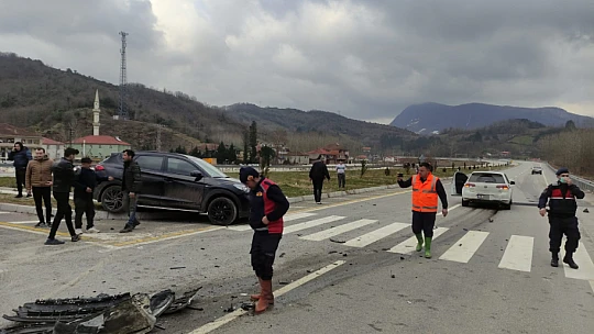 Kurucaşile yolunda kaza, 7 yaralı