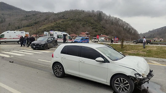Kurucaşile yolunda kaza, 7 yaralı