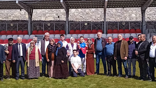 Köyünde davul zurna ile karşılandı