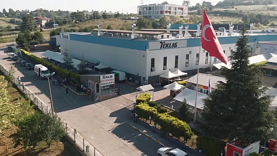 Fabrika bahçesi panayır yerine döndü