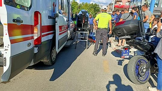 Bulvarda yayaya araba çarptı
