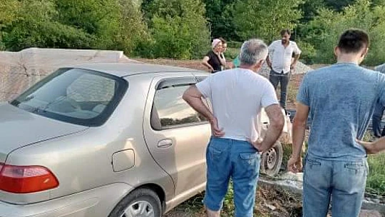 Kontrolü kaybetti, yoldan çıktı