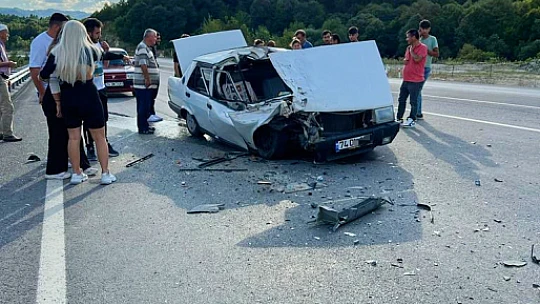 Otomobil hurdaya döndü