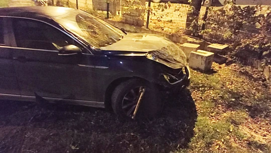 Otomobil çocuk parkına girdi