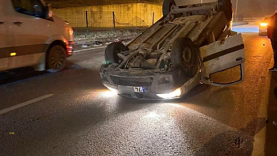 Karşı şeride geçip ters döndü