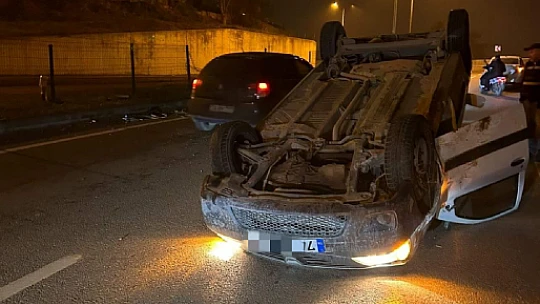 Karşı şeride geçip ters döndü