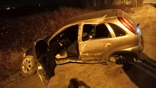 Metrelerce sürüklenip yan yola uçtu