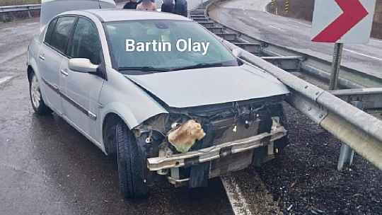 Otomobil bariyerlere çarptı