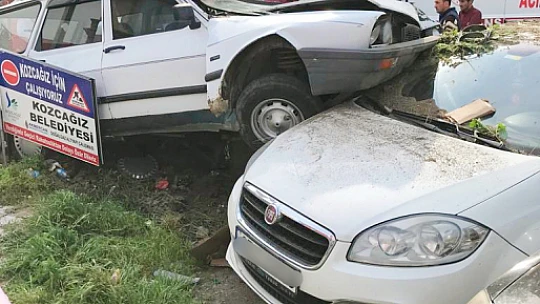 Park halindeki aracın üzerine çıktı