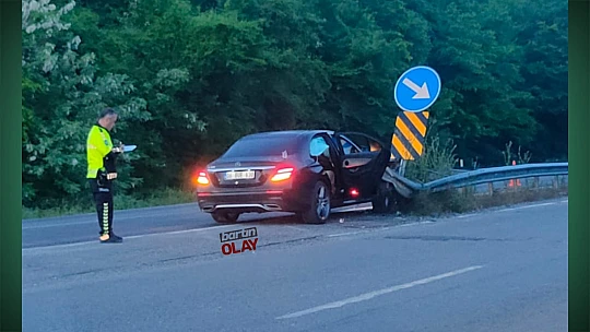 Otomobil bariyerlere çarptı