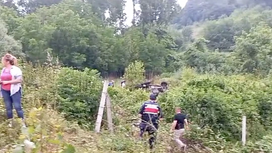 Kontrolden çıkan araç tarlaya uçtu