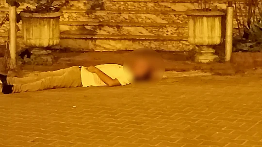 Cami önünde hareketsiz halde bulundu