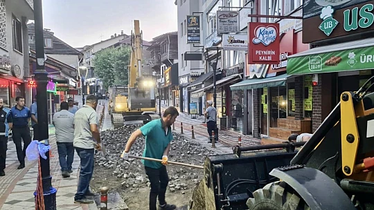 Parkeler sökülüyor, sıcak asfalt geliyor