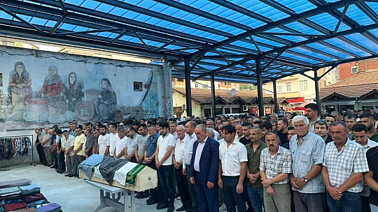 Yüzlerce kişi Emre'yi uğurladı