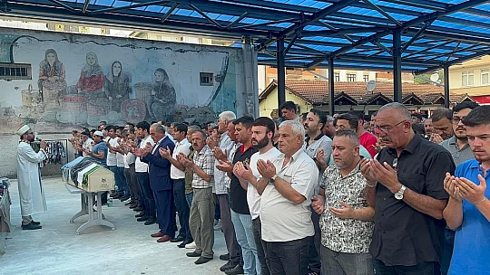 Yüzlerce kişi Emre'yi uğurladı