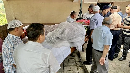 Rümeysa Gelinliğiyle uğurlandı